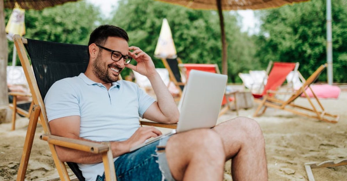Cómo mantener tu empresa operativa en agosto sin renunciar a tus vacaciones: El rol de la secretaría virtual para la gestión de llamadas y paquetería de pymes