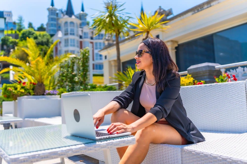 El refugio de verano: cómo sobrevivir al teletrabajo en Madrid durante el mes de junio